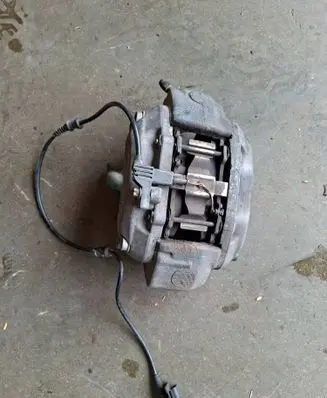 Mercedes-Benz E W211 Front brake caliper