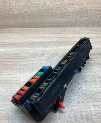BMW 5 E60 E61 Fuse module 6957330 695733002