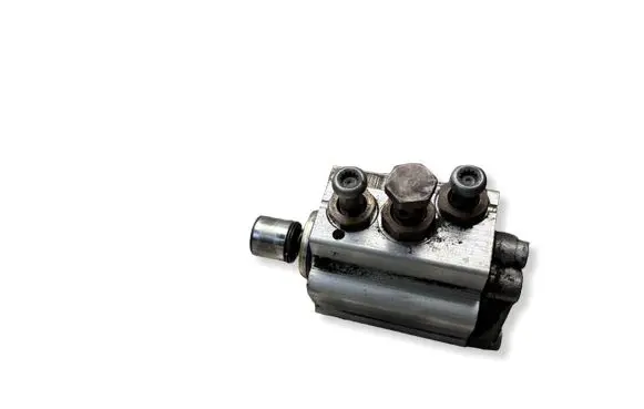 Audi A3 S3 8P Fuel injection high pressure pump 06D127026J 0261520026