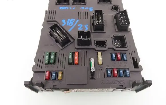 Peugeot 206 Central body control module 9652474780 S118085220C