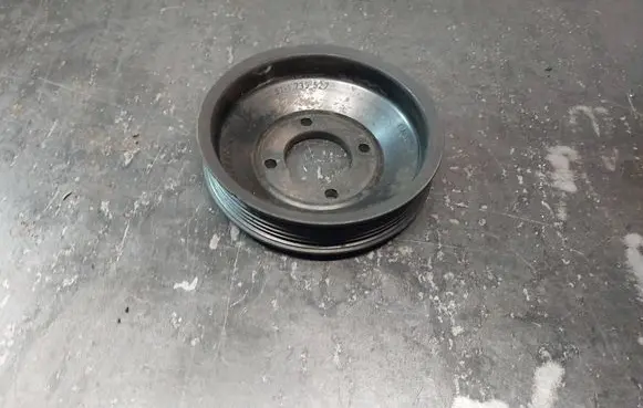 BMW 3 E46 Water pump pulley 1739527 11511739527