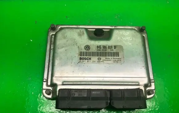 Volkswagen Polo IV 9N3 Engine control unit/module ECU 045906019BF 0281011241