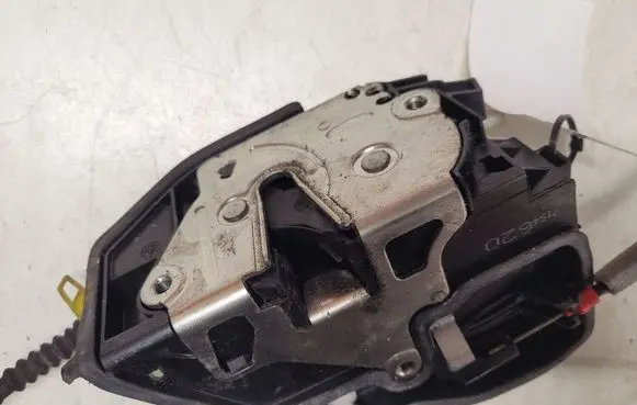 BMW 5 E60 E61 Front door lock 7154620