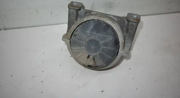 Engine mount bracket
