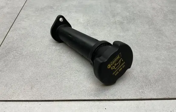 Land Rover Range Rover Evoque L538 Oil filler cap G4D36763BA