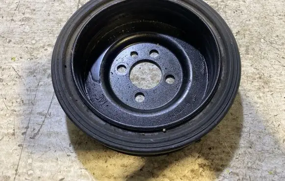 Skoda Octavia Mk2 (1Z) Crankshaft pulley 03G105243