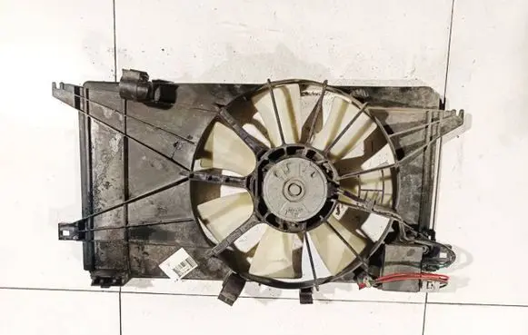 Radiator cooling fan shroud