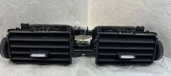 BMW 4 F32 F33 Dash center air vent grill 9347436