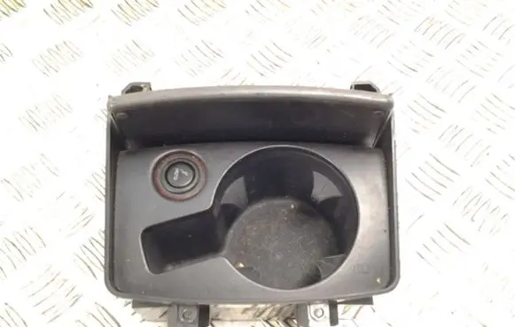 Cup holder front
