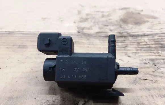 Volvo V70 Vacuum valve 30611668 72224010