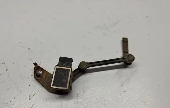 Headlight/headlamp level sensor