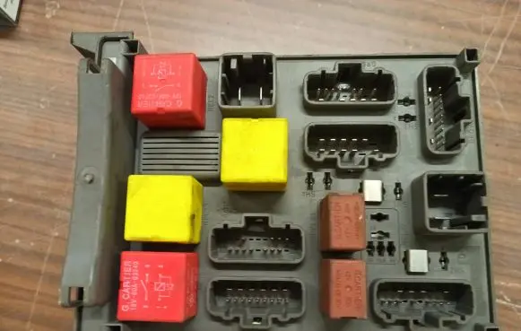 Renault Laguna II Fuse module 518831011 8200283811 8200004201E