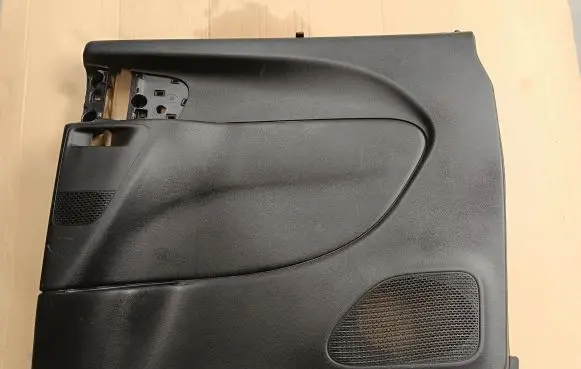 Chrysler Pacifica Rear door card panel trim 5RP70DX9AG 201810181004 DPRR2519
