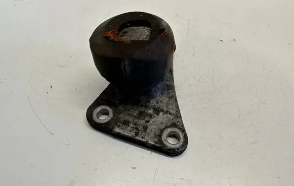 Audi A4 S4 B6 8E 8H Engine mounting bracket 8E0199343