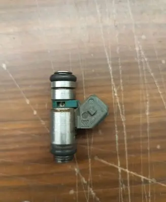 Renault Megane I Fuel injector 048h101354