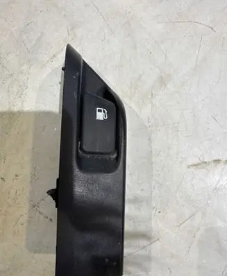 Toyota Yaris Fuel tank opening switch 