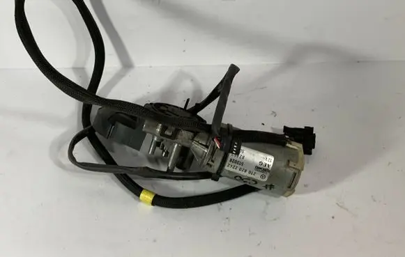Mercedes-Benz E W210 Seat adjustment motor A2108202242