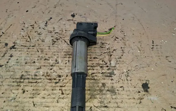 BMW 1 E81 E87 High voltage ignition coil 0221504100