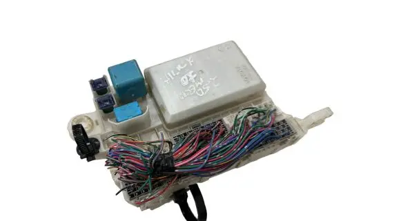 Toyota Hilux (AN10, AN20, AN30) Fuse module XM084