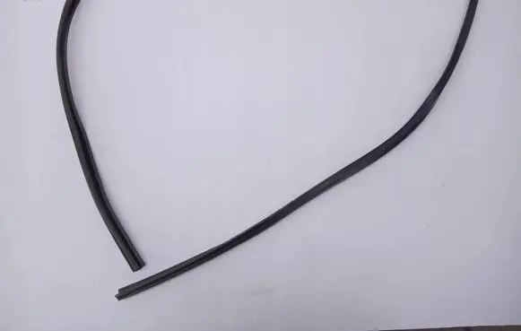 Mitsubishi Pajero Sport II Rubber seal front door window/glass 