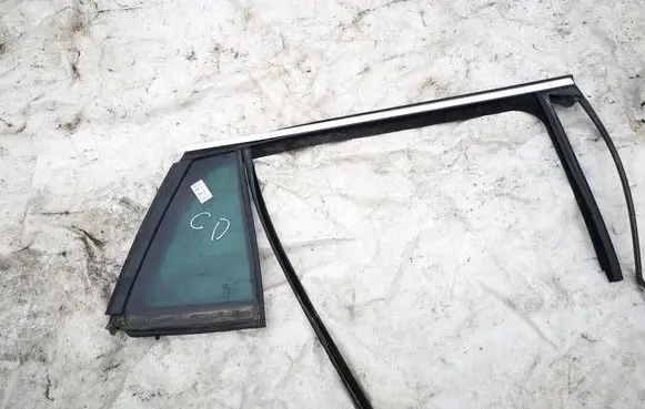 Rear vent window glass