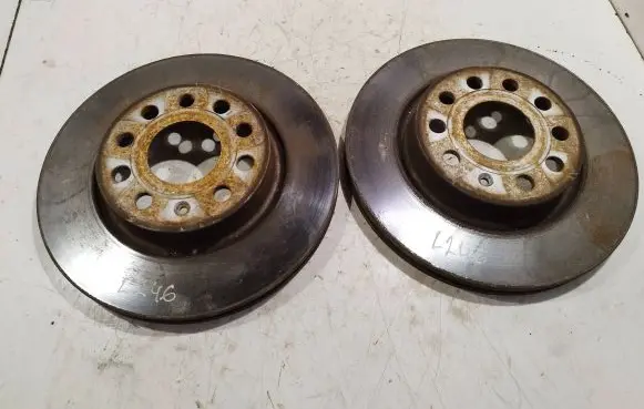 Volkswagen Golf V Front brake disc