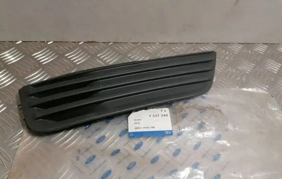 Ford Focus Front bumper lower grill 4M5119952BE