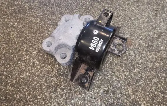 Buick Encore I Engine mount bracket 42390994