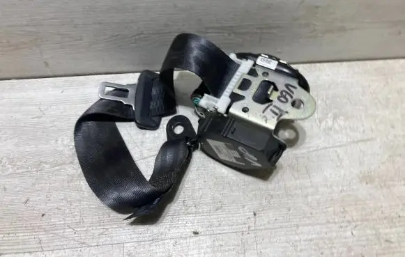 Volvo V60 Middle seatbelt (rear) 31462764 640104100