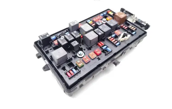 Opel Insignia A Fuse module 13485544
