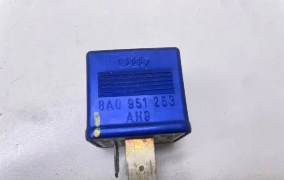 Audi A6 S6 C5 4B Other relay 8A0951253