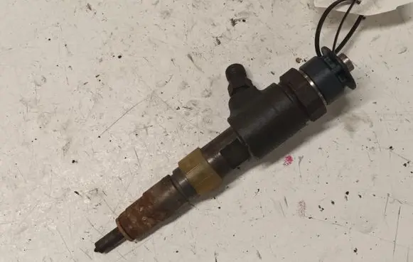 Citroen C4 Cactus Fuel injector 0445110340