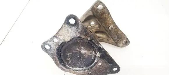Engine mount bracket