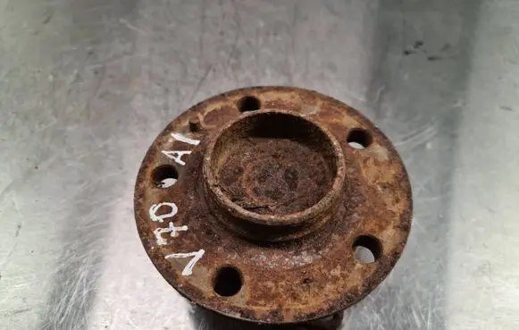 Volvo V70 Rear wheel bearing hub 
