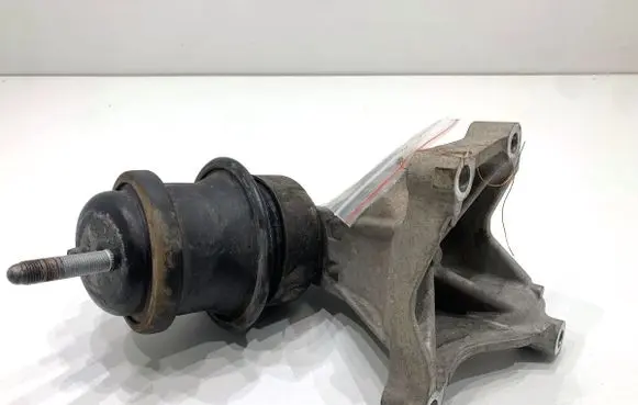 Lexus IS III XE30 Engine mounting bracket 