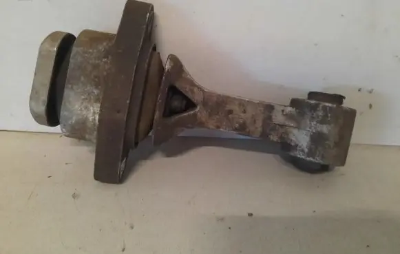 Hyundai ix20 Gearbox mounting bracket 219621P100