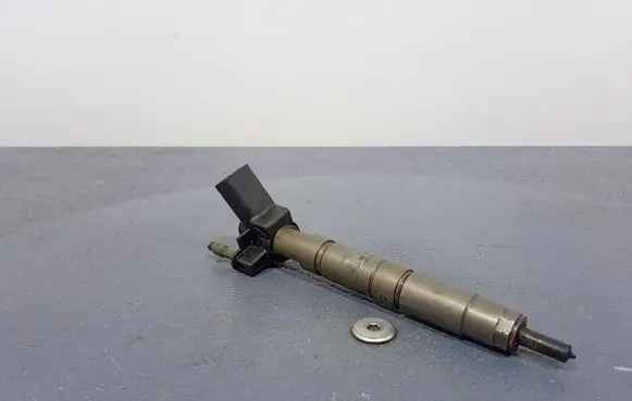 BMW 6 F12 F13 Fuel injector 7823461