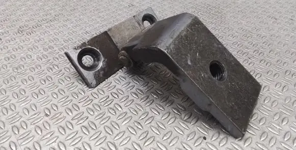 BMW 5 E60 E61 Rear door lower hinge 7068089
