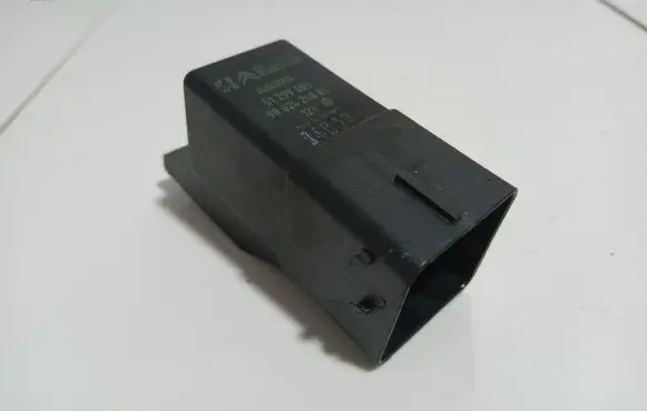 Citroen C4 II Glow plug pre-heat relay 9802424080