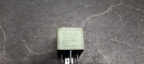 Audi A6 C7 Fuel pump relay 4H0951253C