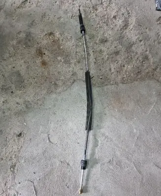Volkswagen Touran I Gear shift cable linkage 1T0711266C