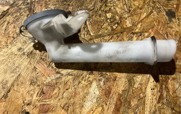 Nissan Navara D23 Window washer liquid tank fill tube E11001582