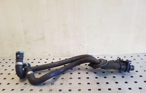 Volvo V70 Engine coolant pipe/hose
