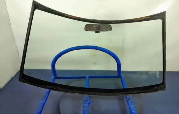 Suzuki Swift I Front windscreen/windshield window