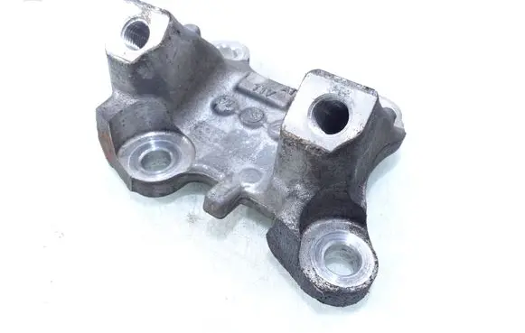 Engine mounting bracket
