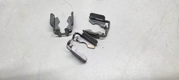 Renault Clio V Fuel Injector clamp holder 175715594R