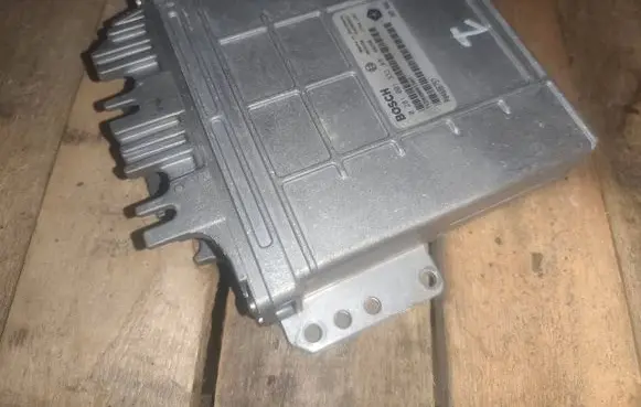 Chrysler Voyager Engine control unit/module P04686757 0281001333
