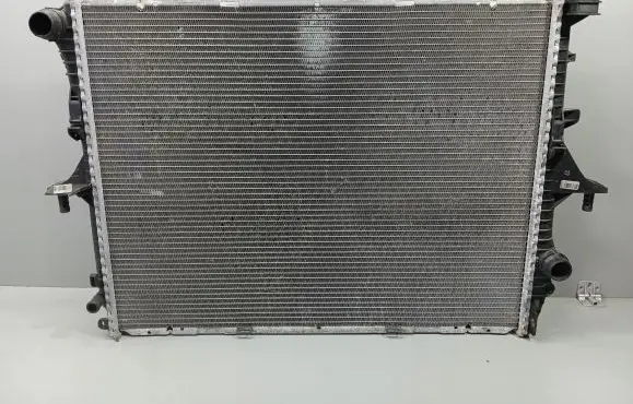 Audi Q7 4L Coolant radiator 7L6121253E