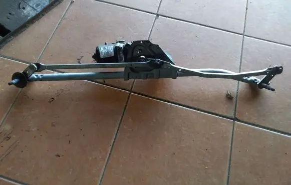 Mini One - Cooper Coupe R56 Front wiper linkage and motor 8377427 53555304