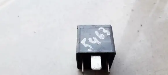 Volkswagen PASSAT B5.5 Other relay 8D0951253A V23134-B52-X301